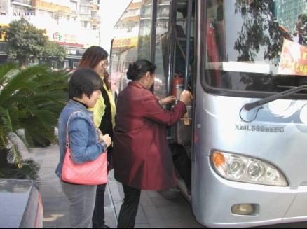 湖畔社区市民走进王星记扇艺体验