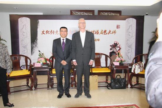 美国旅行团参观王星记 感受扇艺文化