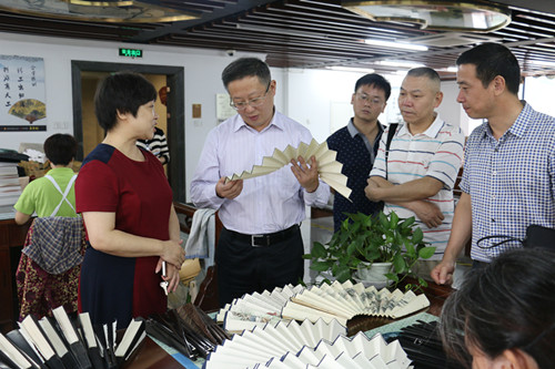 杭州市下城区副区长包晓东莅临王星记参观调研